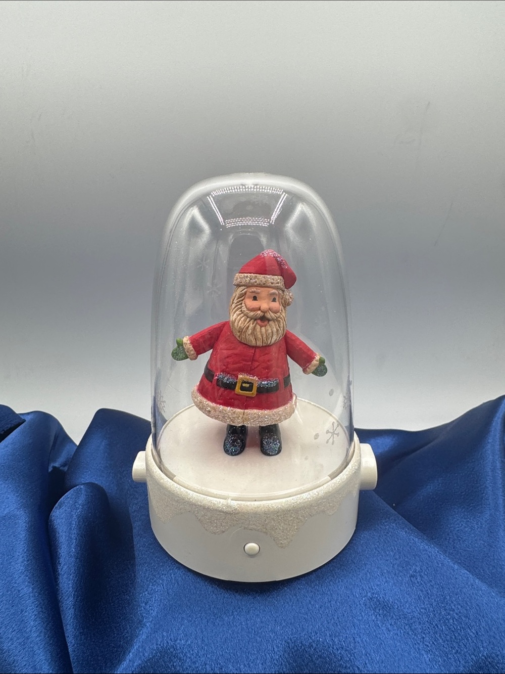 Holiday Santa Dome Figurine - Red